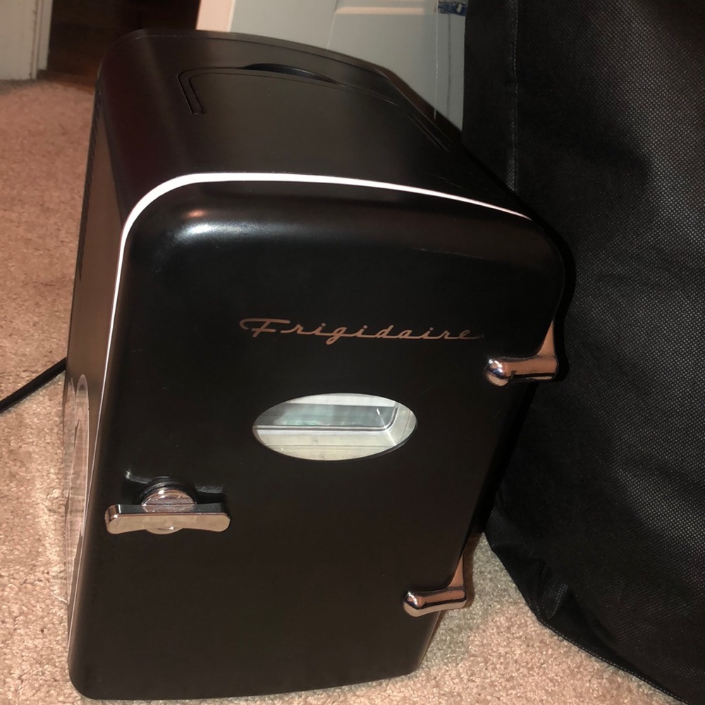 frigidaire mini firdge